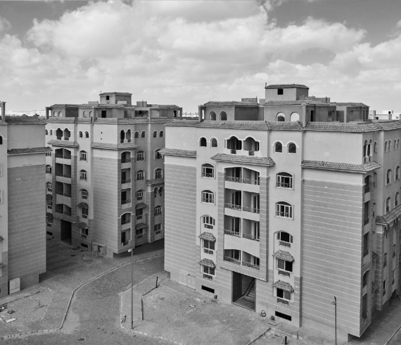 إنشاء مجمع سكني وأعمال البنية الأساسية في القاهرة الجديدة